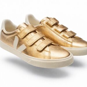 New! $180 Veja Stunning Metallic Gold Velcro Sneakers sz 40 / 9